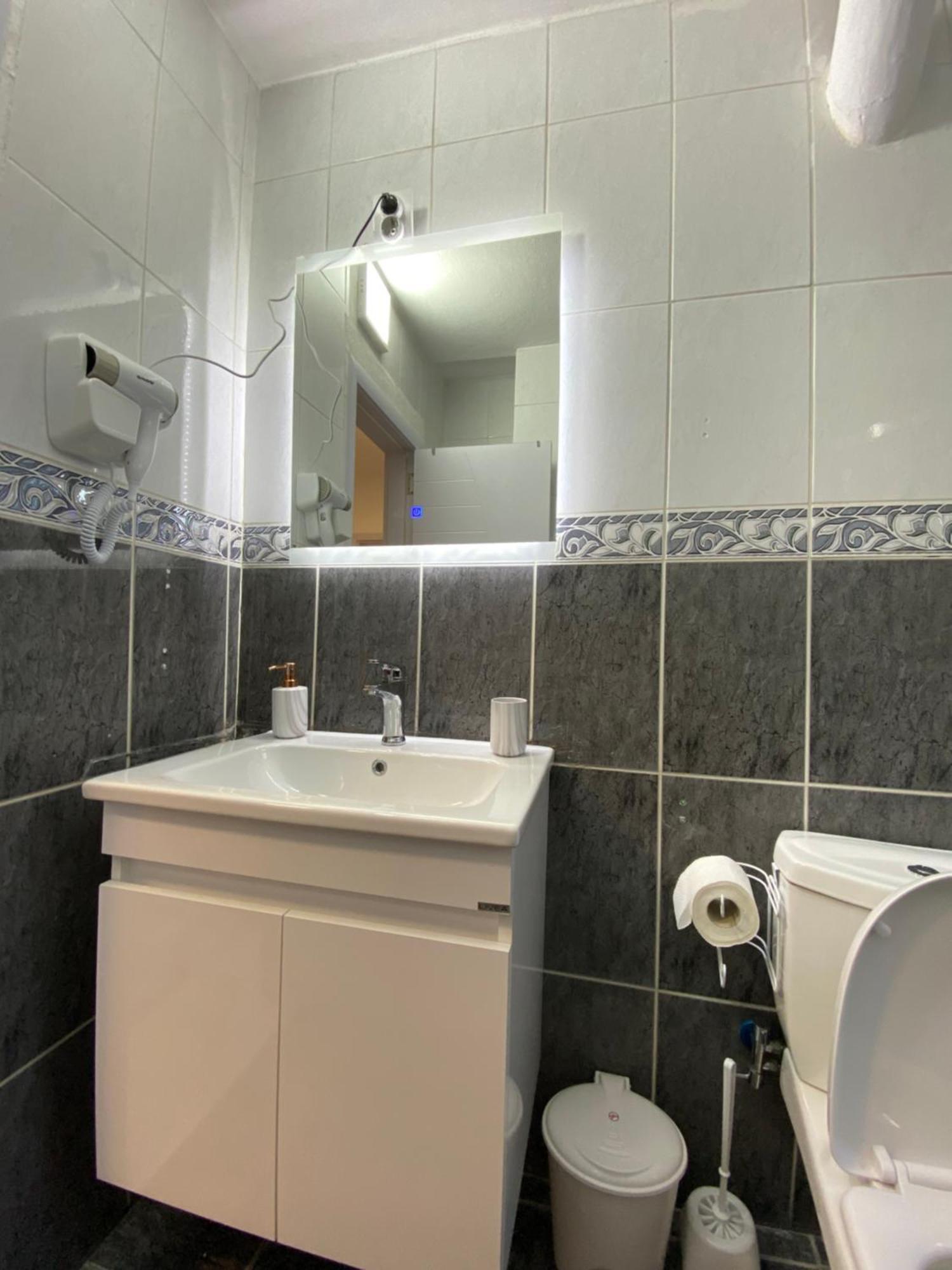 Hotspot Apartments - City Center Prishtinë Ngoại thất bức ảnh