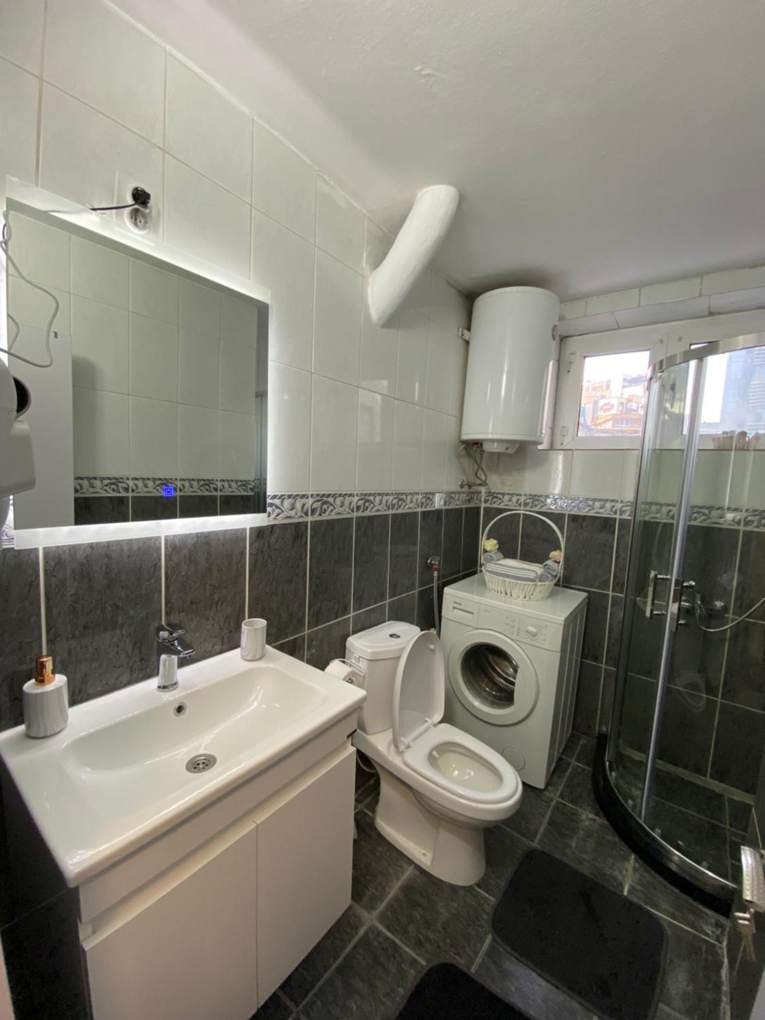 Hotspot Apartments - City Center Prishtinë Ngoại thất bức ảnh