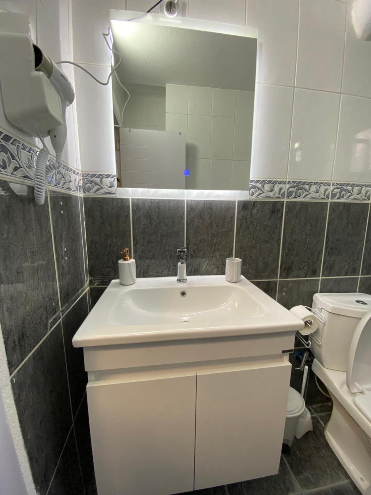 Hotspot Apartments - City Center Prishtinë Ngoại thất bức ảnh