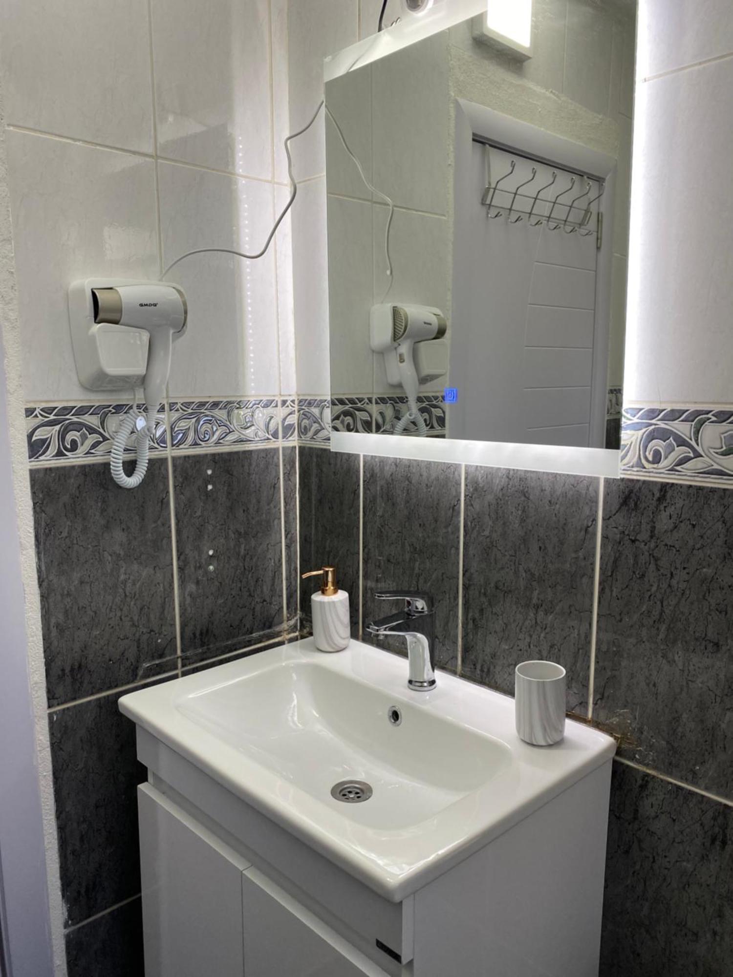 Hotspot Apartments - City Center Prishtinë Ngoại thất bức ảnh