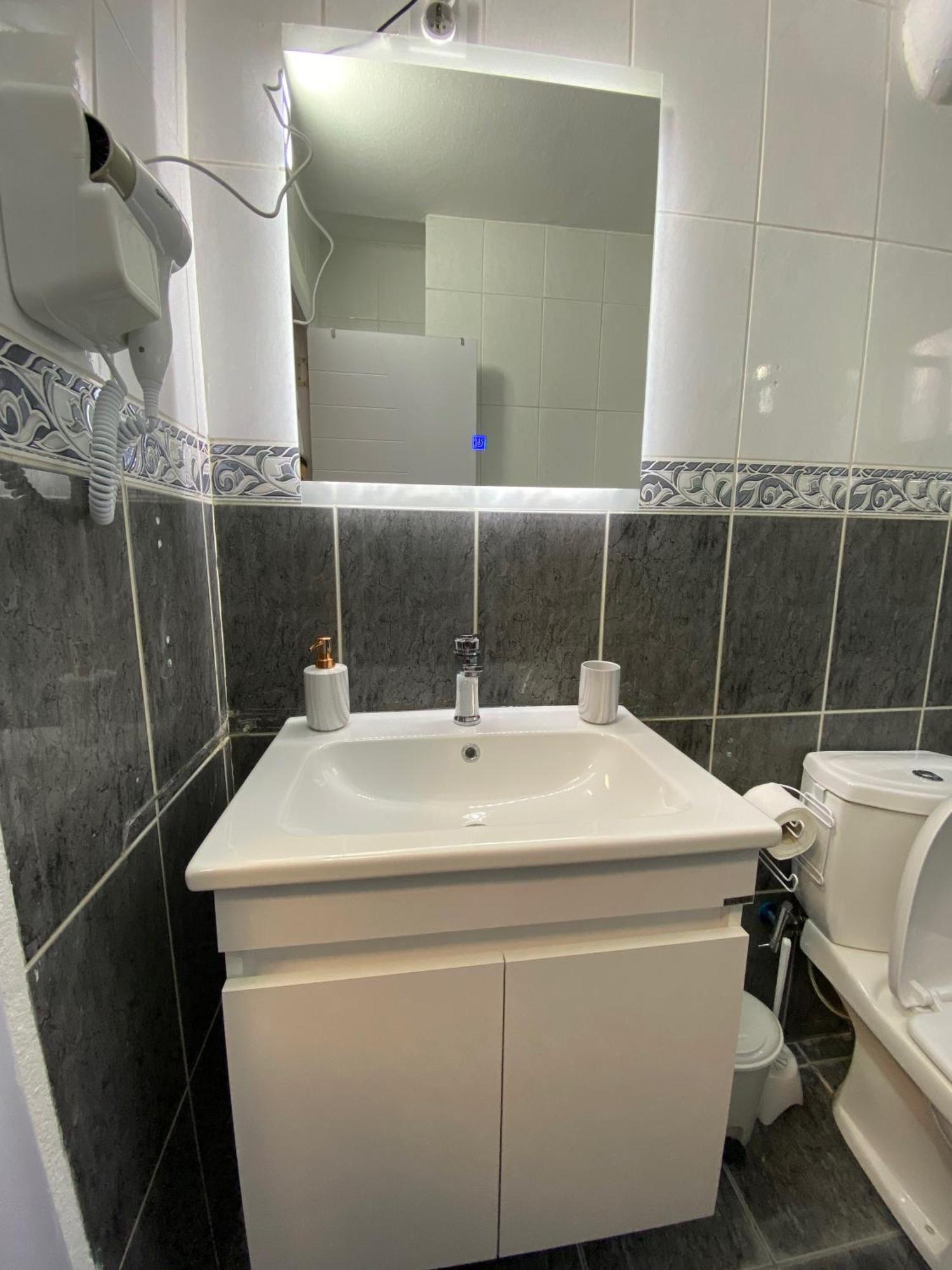 Hotspot Apartments - City Center Prishtinë Ngoại thất bức ảnh